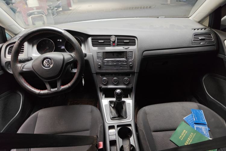 Used Volkswagen Golf 2015 1.6L Manual Fashion Edition Interior 2