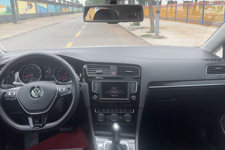 Used Volkswagen Golf 2015 1.4TSI Automatic Flagship Model Interior 2