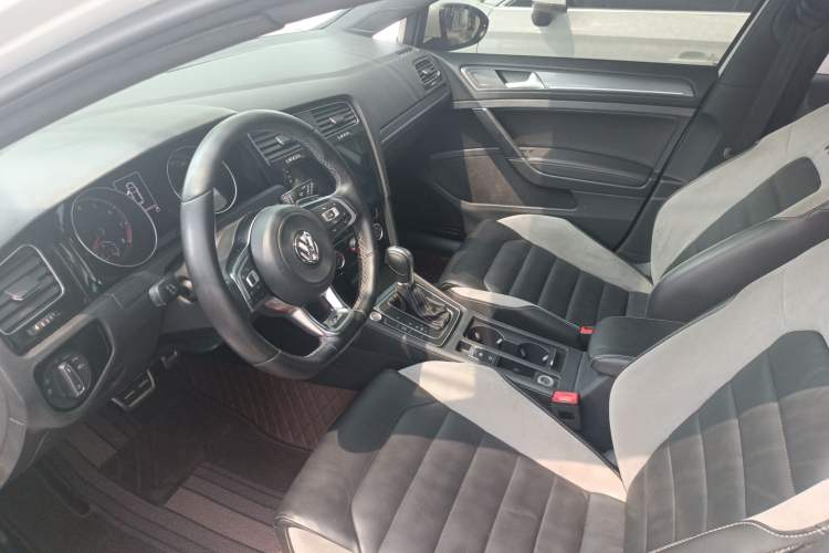 Used Volkswagen Golf 2015 1.4TSI Automatic R-Line Interior 2