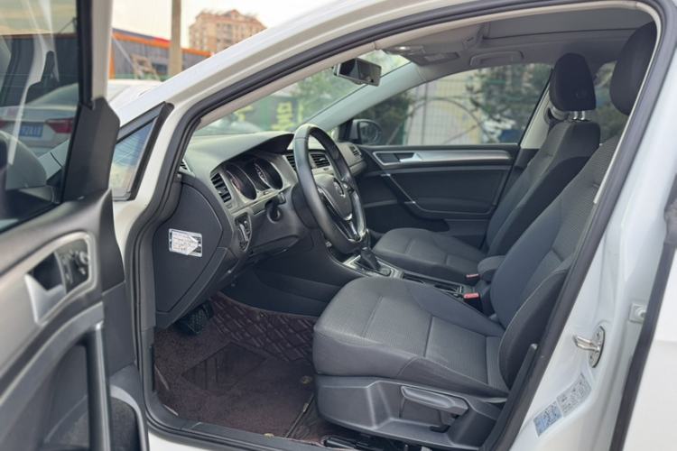 Used Volkswagen Golf 2015 1.4TSI Comfort Travel Edition Interior 2