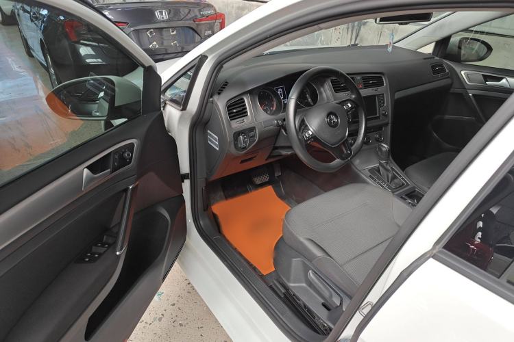 Used Volkswagen Golf 2015 1.4TSI Comfort Travel Edition Interior 2