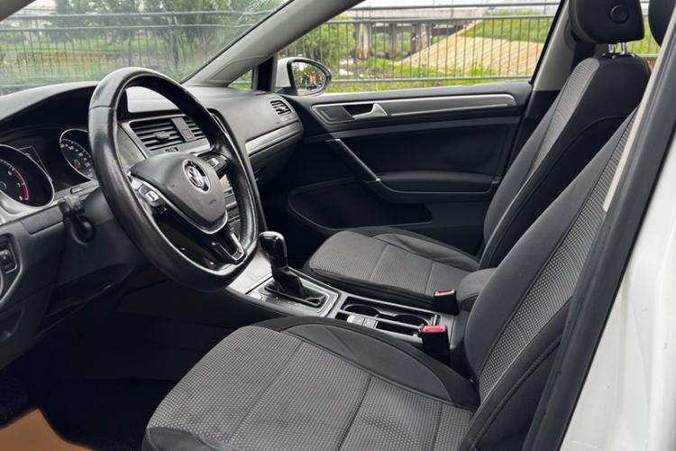 Used Volkswagen Golf 2015 1.6L Automatic Comfort Model Interior 2