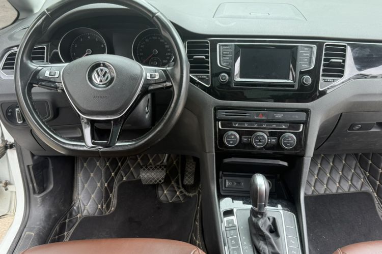 Used Volkswagen Golf 2015 1.4TSI Sportsvan Interior 2