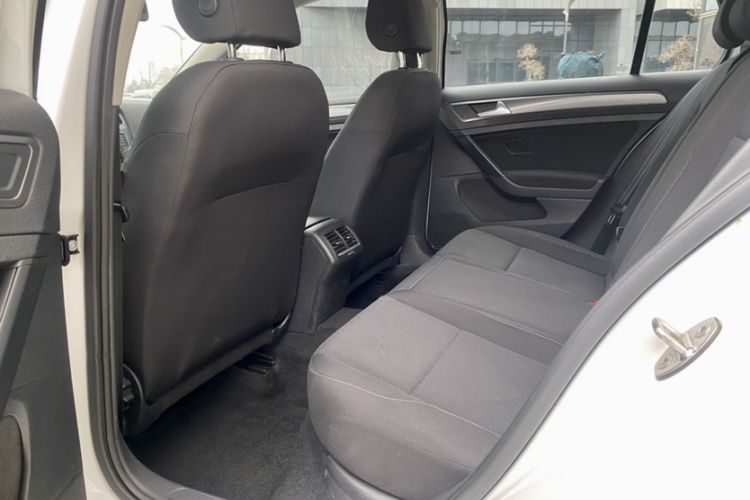 Used Volkswagen Golf 2015 1.6L Manual Fashion Edition Interior 2