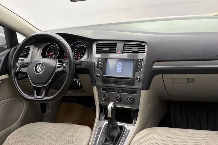 Used Volkswagen Golf 2015 1.4TSI Automatic Comfort Model Interior 3