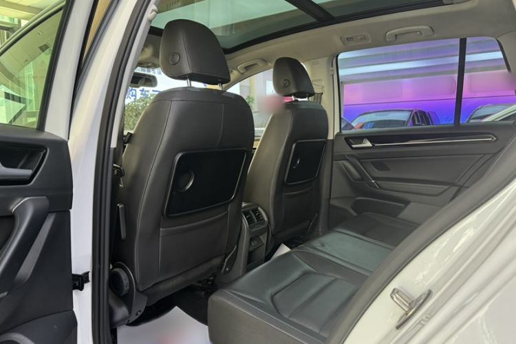 Used Volkswagen Golf 2015 1.4TSI Sportsvan Interior 3