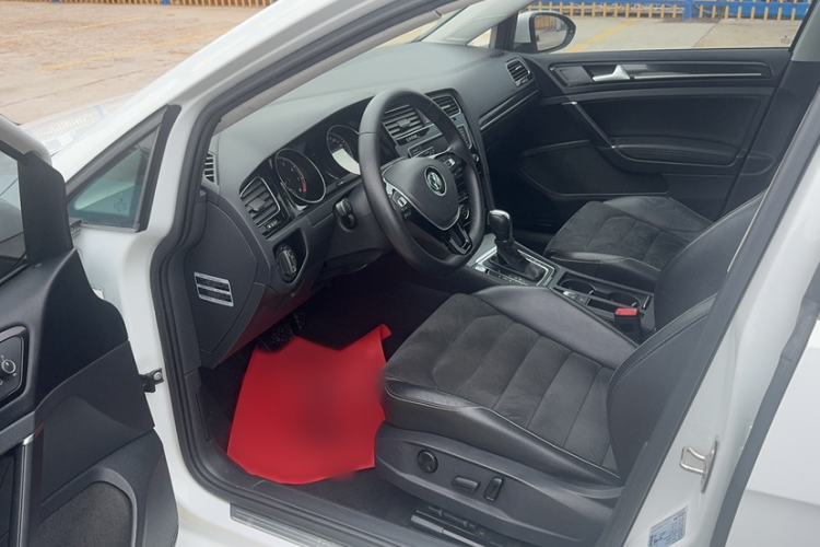 Used Volkswagen Golf 2015 1.4TSI Automatic Flagship Model Interior 3