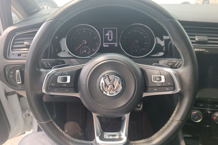 Used Volkswagen Golf 2015 1.4TSI Automatic R-Line Interior 3
