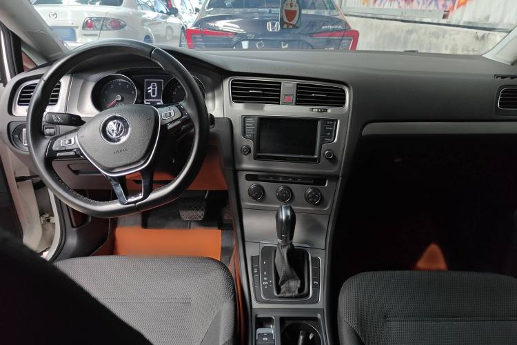 Used Volkswagen Golf 2015 1.4TSI Comfort Travel Edition Interior 3