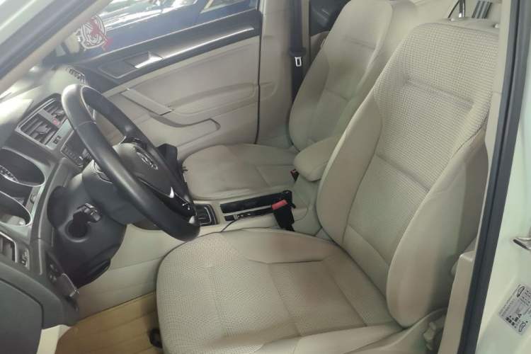 Used Volkswagen Golf 2015 1.4TSI Automatic Comfort Model Interior 3
