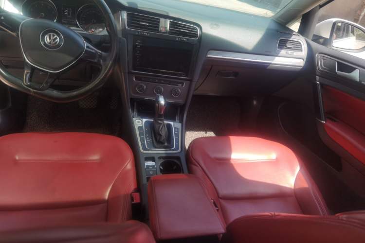 Used Volkswagen Golf 2015 1.4TSI Automatic Comfort Model Interior 3