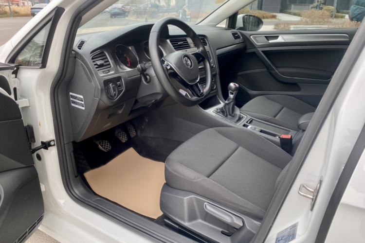 Used Volkswagen Golf 2015 1.6L Manual Fashion Edition Interior 3