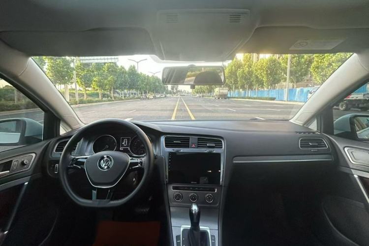 Used Volkswagen Golf 2015 1.6L Automatic Comfort Model Interior 3