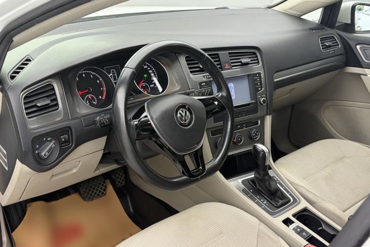 Used Volkswagen Golf 2015 1.4TSI Automatic Comfort Model Interior 4