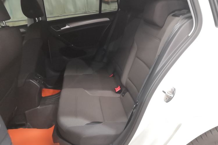Used Volkswagen Golf 2015 1.4TSI Comfort Travel Edition Interior 4