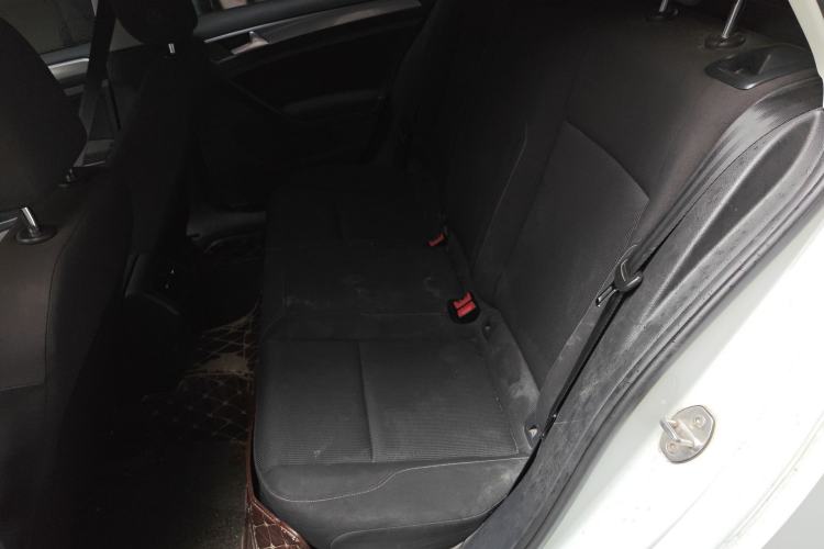 Used Volkswagen Golf 2015 1.6L Manual Fashion Edition Interior 4