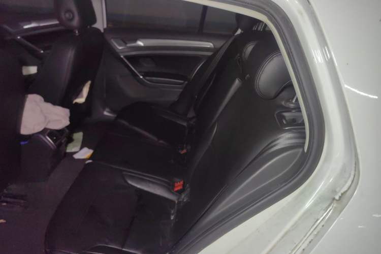Used Volkswagen Golf 2015 1.4TSI Automatic Comfort Model Interior 4