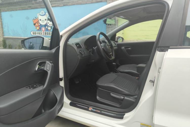 Used Volkswagen Golf 2015 1.4TSI Automatic Flagship Model Interior 4