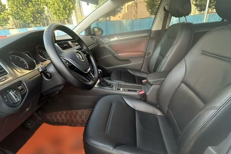 Used Volkswagen Golf 2015 1.6L Automatic Comfort Model Interior 4