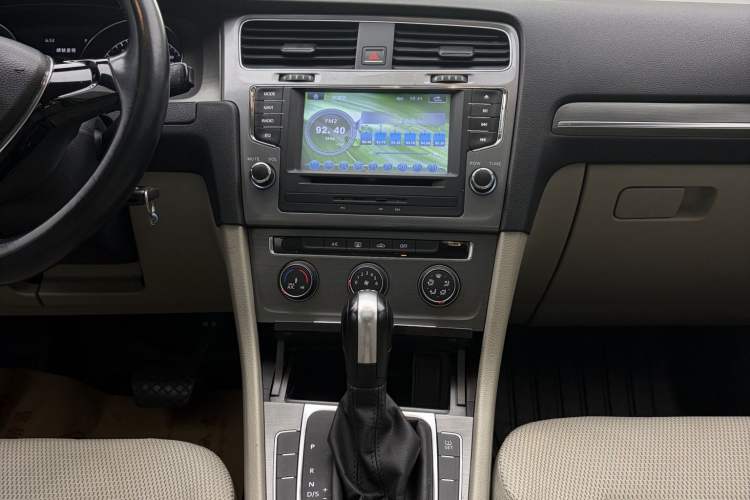 Used Volkswagen Golf 2015 1.4TSI Automatic Comfort Model Interior 5