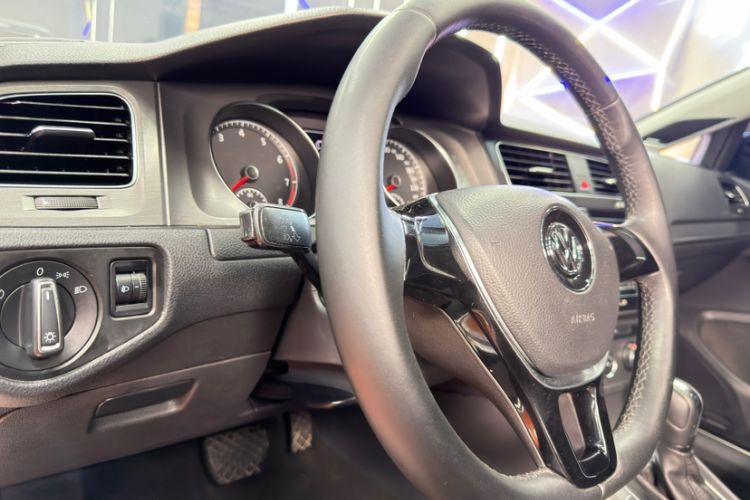 Used Volkswagen Golf 2015 1.4TSI Automatic Comfort Model Interior 5