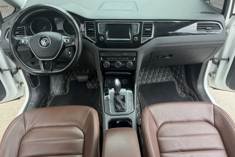 Used Volkswagen Golf 2015 1.4TSI Sportsvan Interior 6