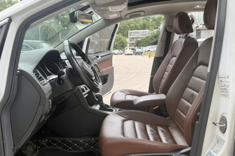 Used Volkswagen Golf 2015 1.4TSI Sportsvan Interior 7