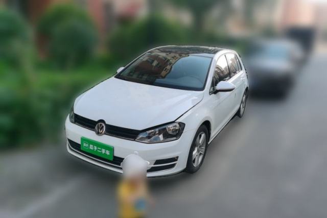 Ojetý Volkswagen Golf 2015 1.4TSI Automatic Luxury Model