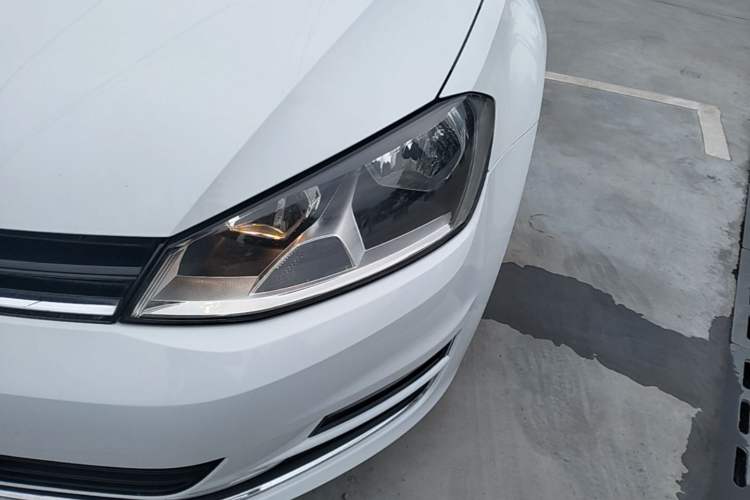 Used Volkswagen Golf 2015 1.6L Automatic Comfort Model Left Front Headlight