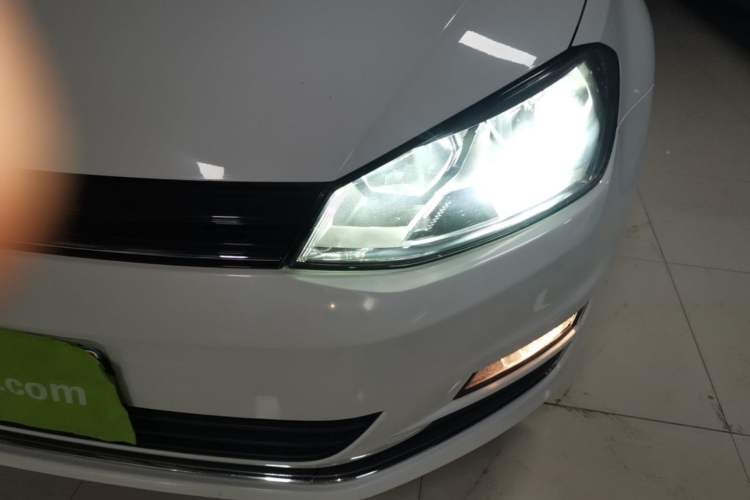 Used Volkswagen Golf 2015 1.6L Manual Fashion Edition Left Front Headlight