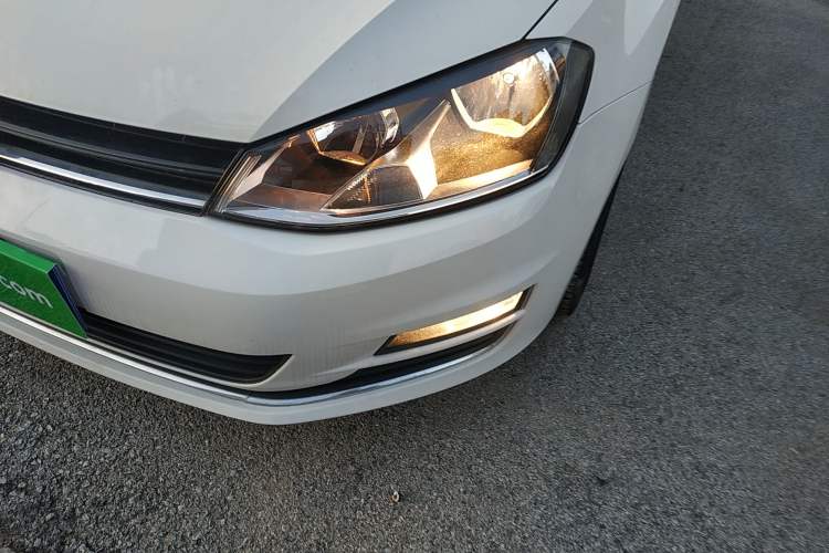 Used Volkswagen Golf 2015 1.4TSI Automatic Luxury Model Left Front Headlight