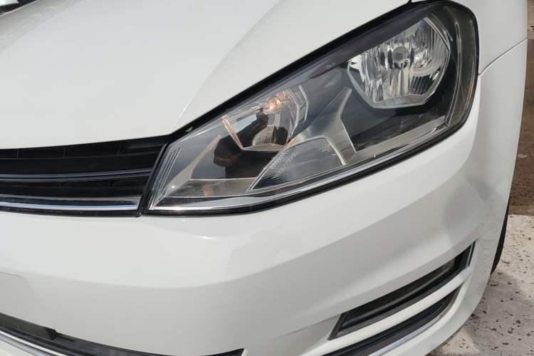 Used Volkswagen Golf 2015 1.6L Automatic Comfort Model Left Front Headlight