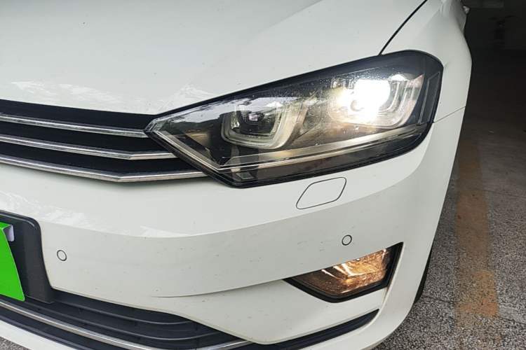 Used Volkswagen Golf 2015 1.4TSI Sportsvan Left Front Headlight