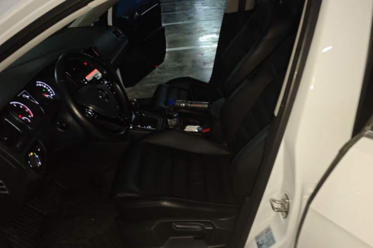Used Volkswagen Golf 2015 1.4TSI Automatic Luxury Model Left Front Seat