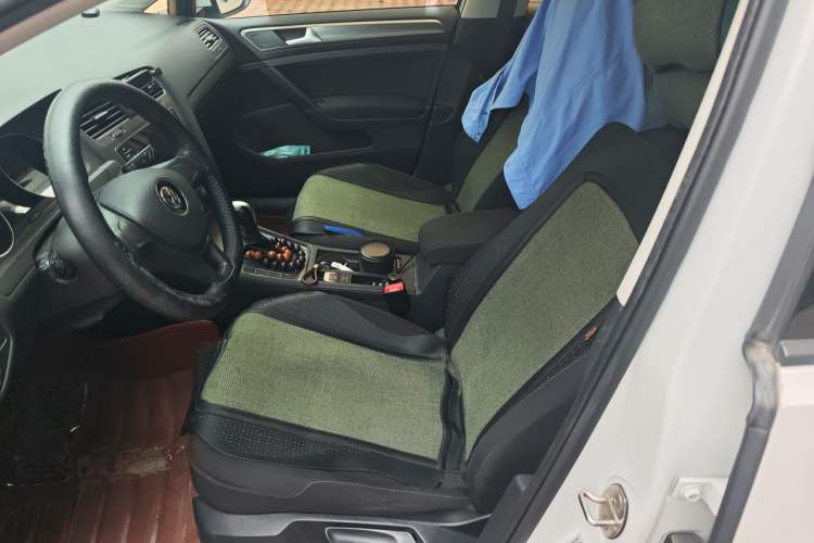Used Volkswagen Golf 2015 1.6L Automatic Fashion Model Left Front Seat