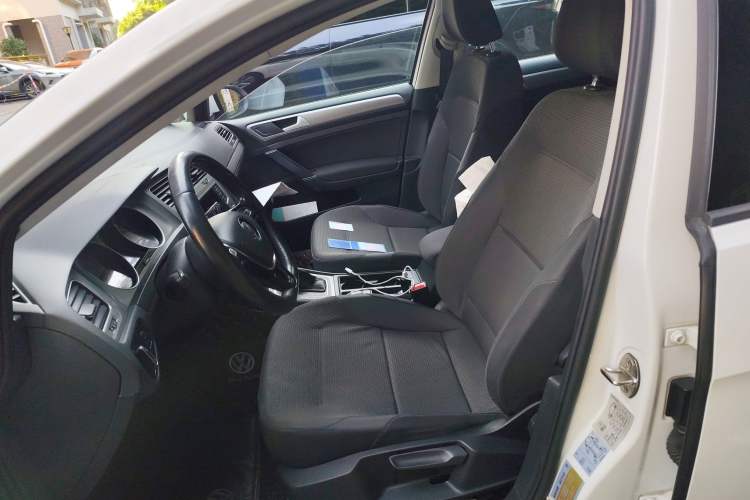 Used Volkswagen Golf 2015 1.4TSI Comfort Travel Edition Left Front Seat