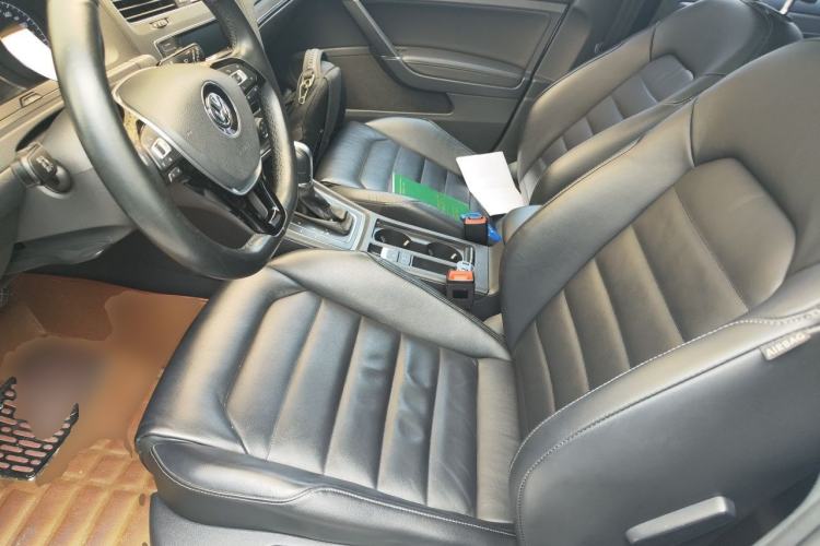 Used Volkswagen Golf 2015 1.4TSI Automatic Luxury Model Left Front Seat