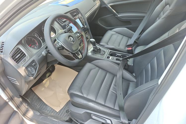 Used Volkswagen Golf 2015 1.4TSI Automatic Luxury Model Left Front Seat