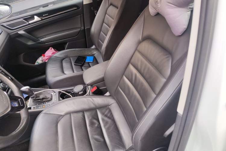 Used Volkswagen Golf 2015 1.4TSI Sportsvan Left Front Seat