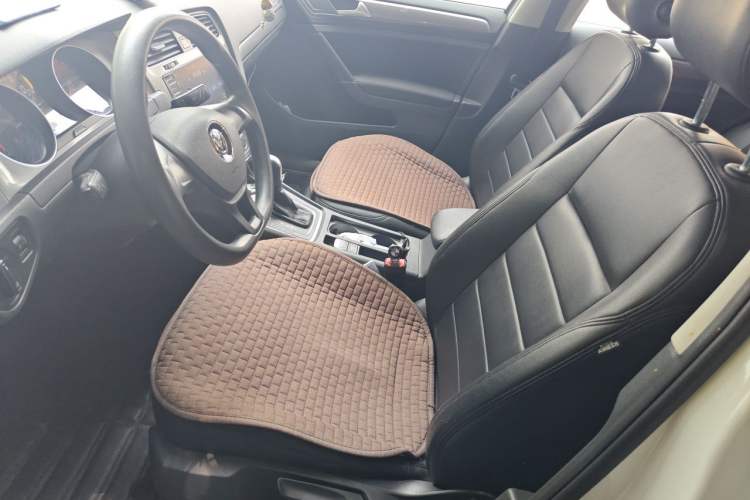 Used Volkswagen Golf 2015 1.6L Automatic Fashion Model Left Front Seat