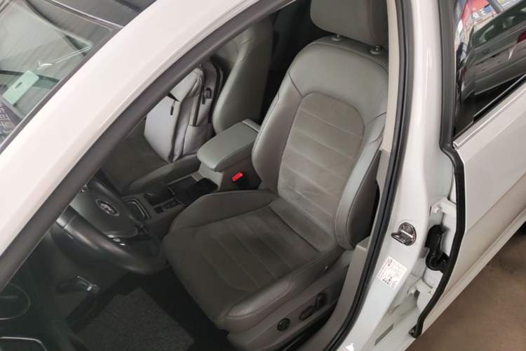 Used Volkswagen Golf 2015 1.4TSI Automatic Flagship Model Left Front Seat