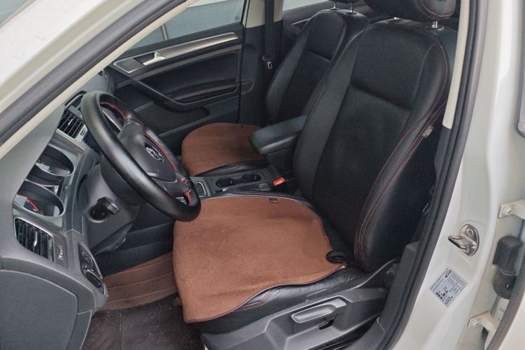 Used Volkswagen Golf 2015 1.6L Automatic Fashion Model Left Front Seat