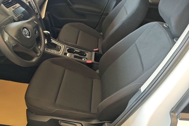 Used Volkswagen Golf 2015 1.6L Automatic Fashion Model Left Front Seat
