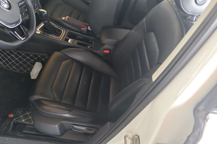 Used Volkswagen Golf 2015 1.4TSI Automatic Luxury Model Left Front Seat