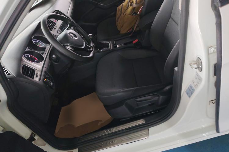 Used Volkswagen Golf 2015 1.4TSI Comfort Travel Edition Left Front Seat