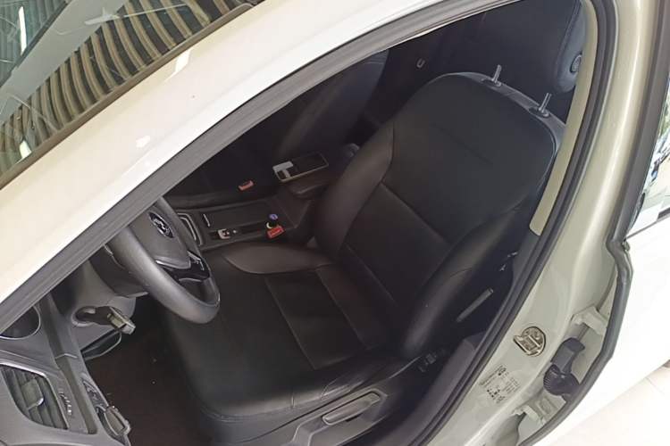 Used Volkswagen Golf 2015 1.4TSI Automatic Comfort Model Left Front Seat