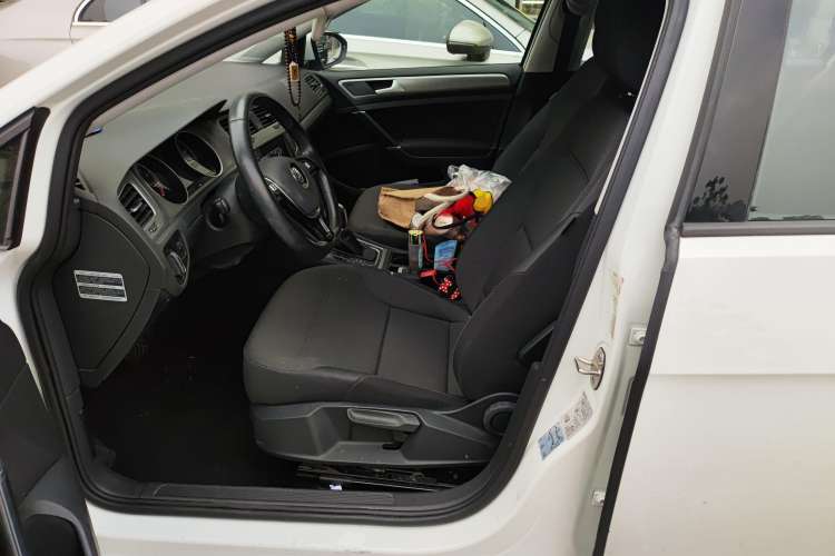 Used Volkswagen Golf 2015 1.4TSI Comfort Travel Edition Left Front Seat