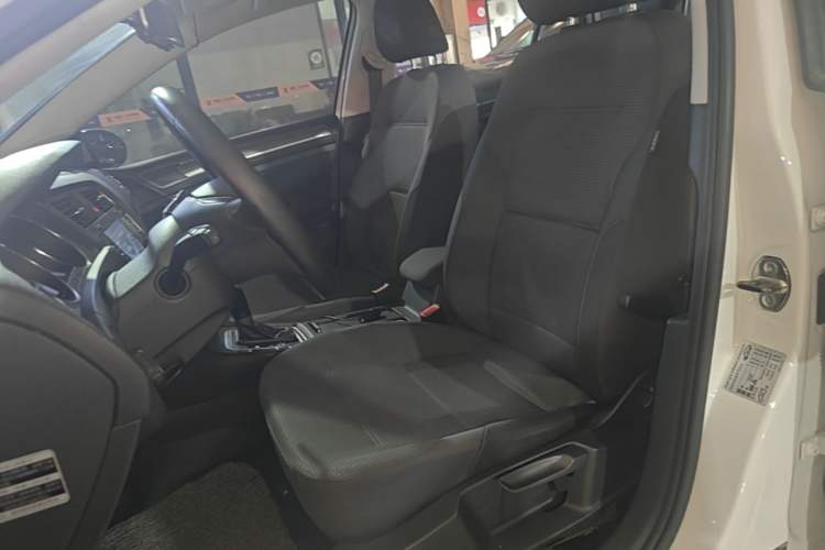 Used Volkswagen Golf 2015 1.6L Automatic Comfort Model Left Front Seat