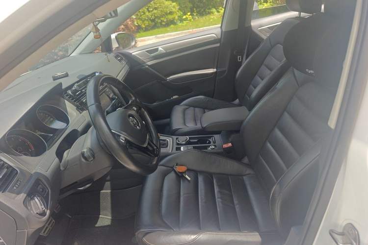 Used Volkswagen Golf 2015 1.4TSI Automatic Luxury Model Left Front Seat