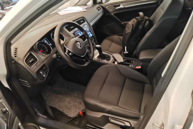 Used Volkswagen Golf 2015 1.6L Automatic Comfort Model Left Front Seat